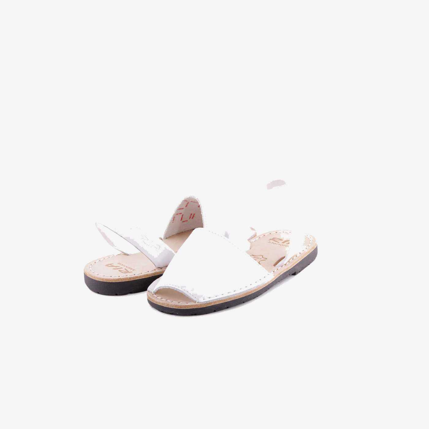 Sandalia menorquina de piel en color blanco de Ria.