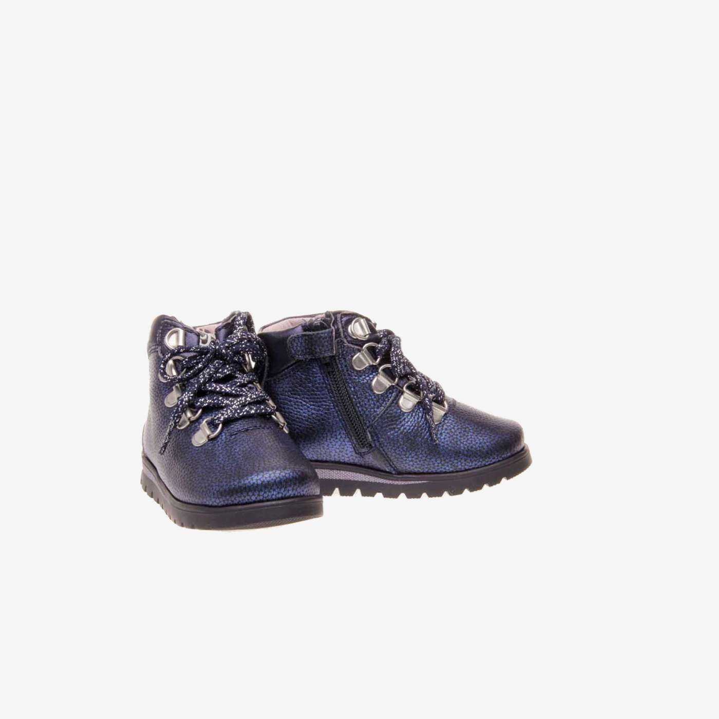 Bota de niña pablosky en azul con cordon y cremallera.