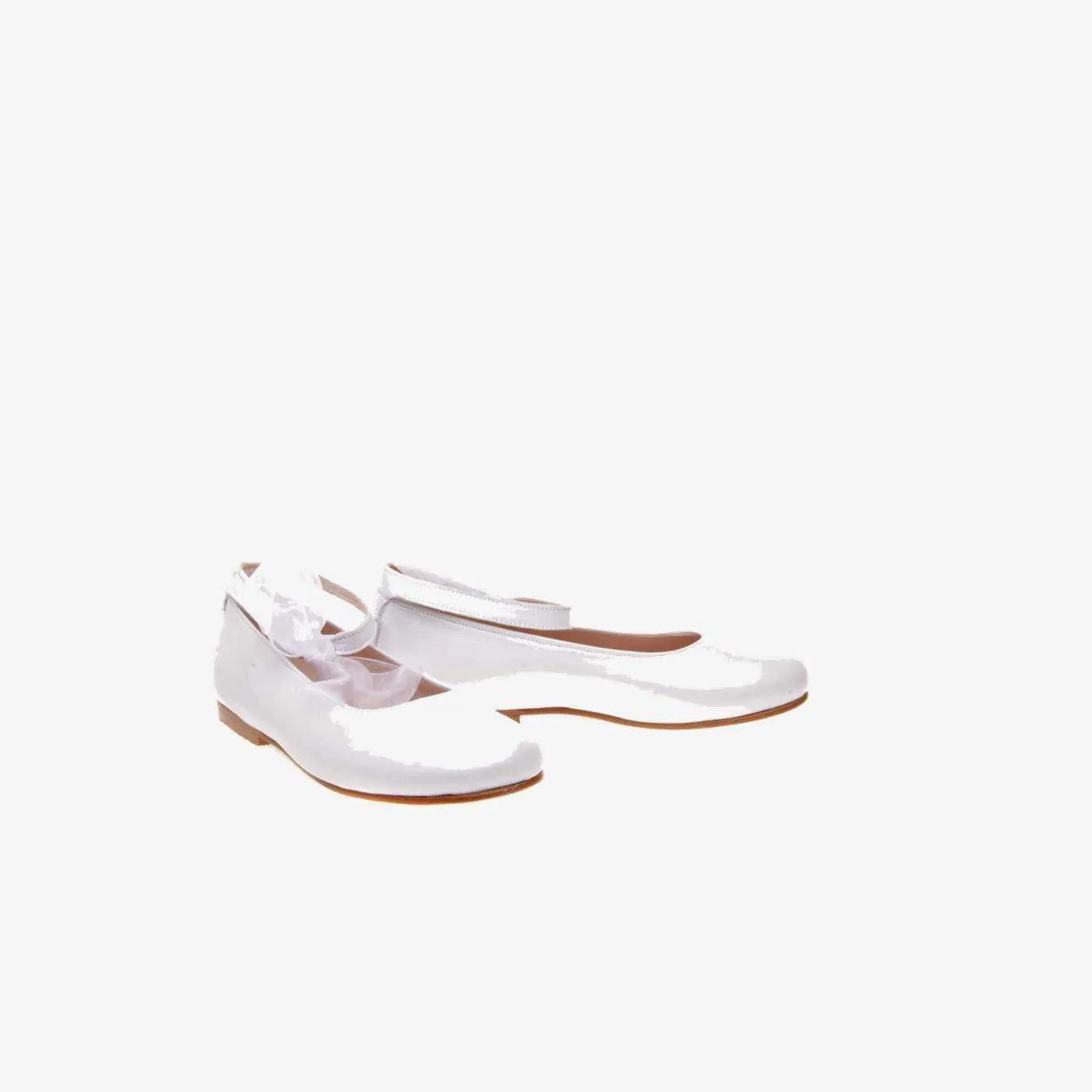 Merceditas de niña de piel nacarado en blanco con velcro.