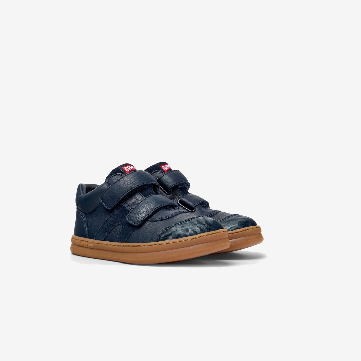 Bota Camper niño marino con dos velcros y puntera reforzada.