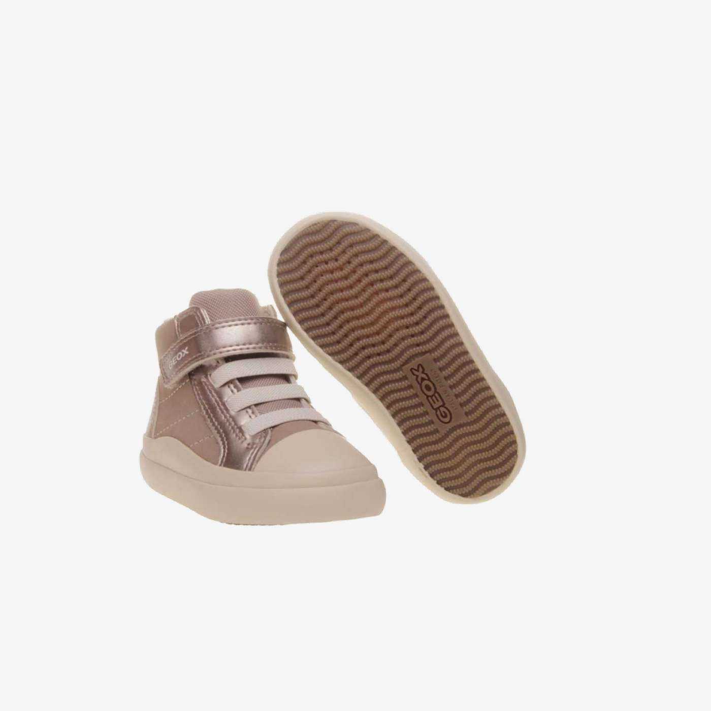 Bota de niña Geox con velcro y puntera reforzada.