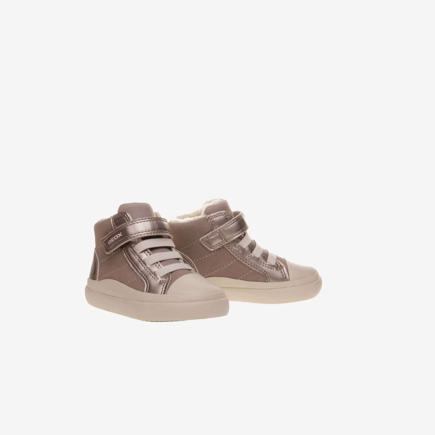 Bota de niña Geox con velcro y puntera reforzada.