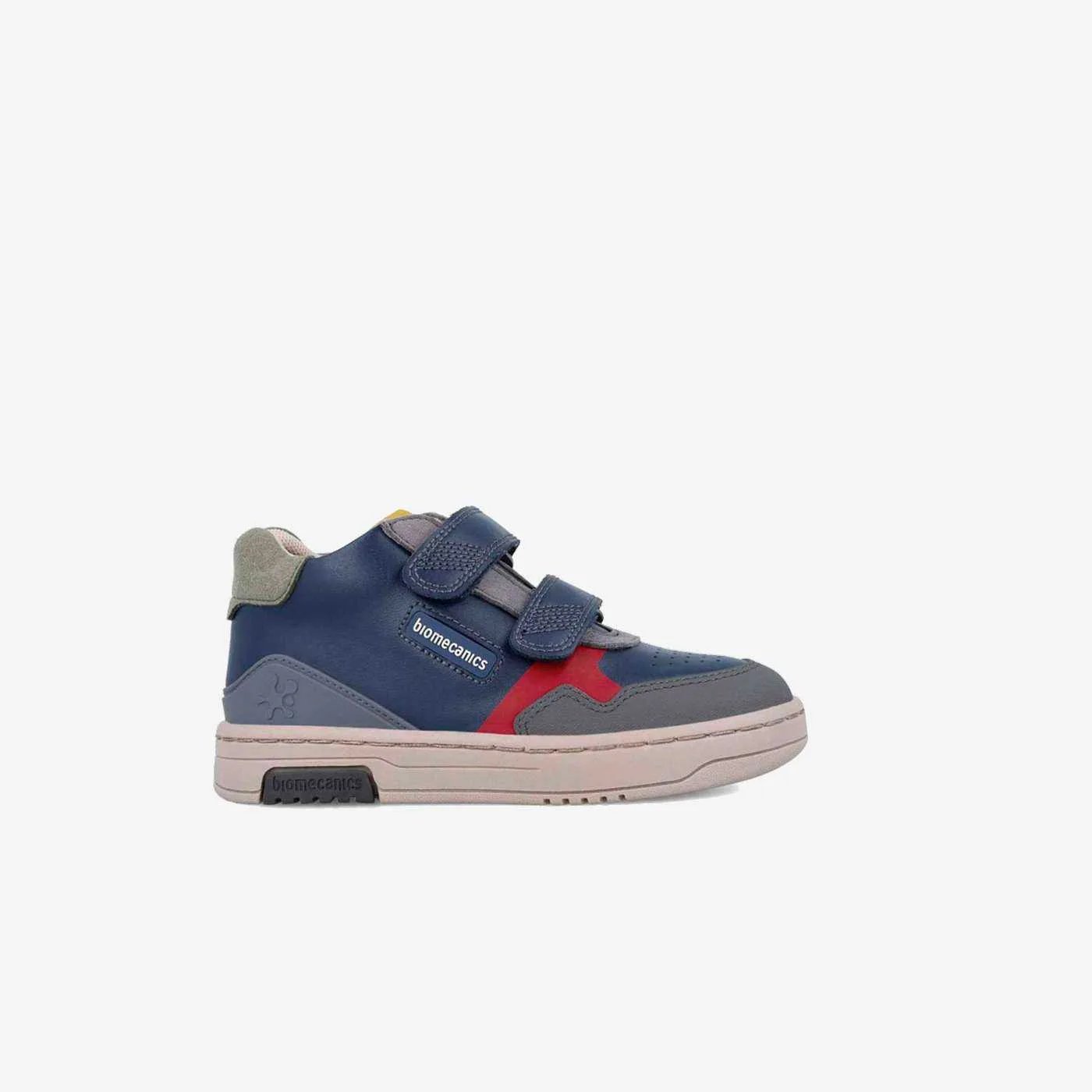 Bota de niño de Biomecancis con velcro y puntera reforzada.