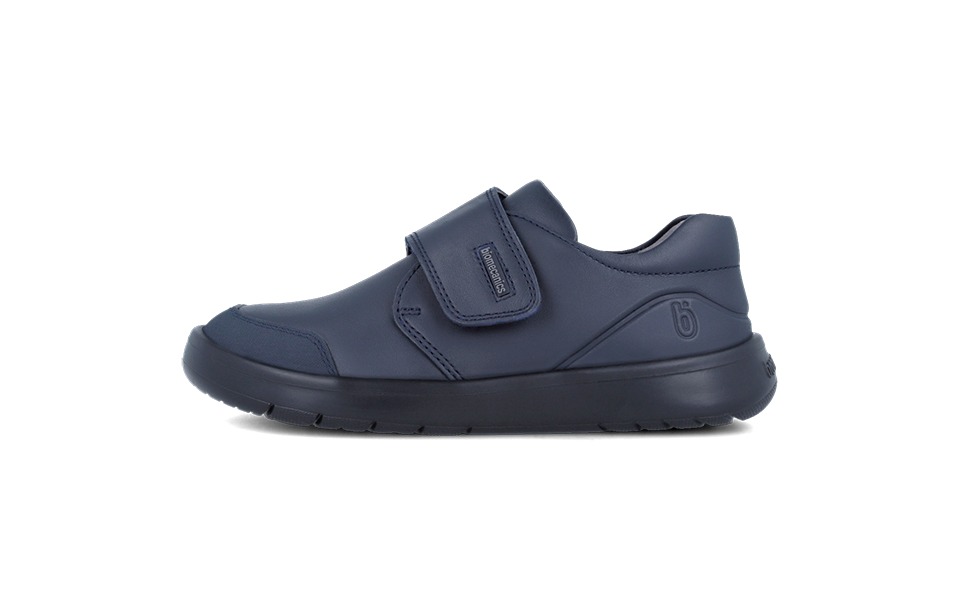 Zapato colegial Biomecanics barefoot respetuoso con velcro y puntera reforzada niño