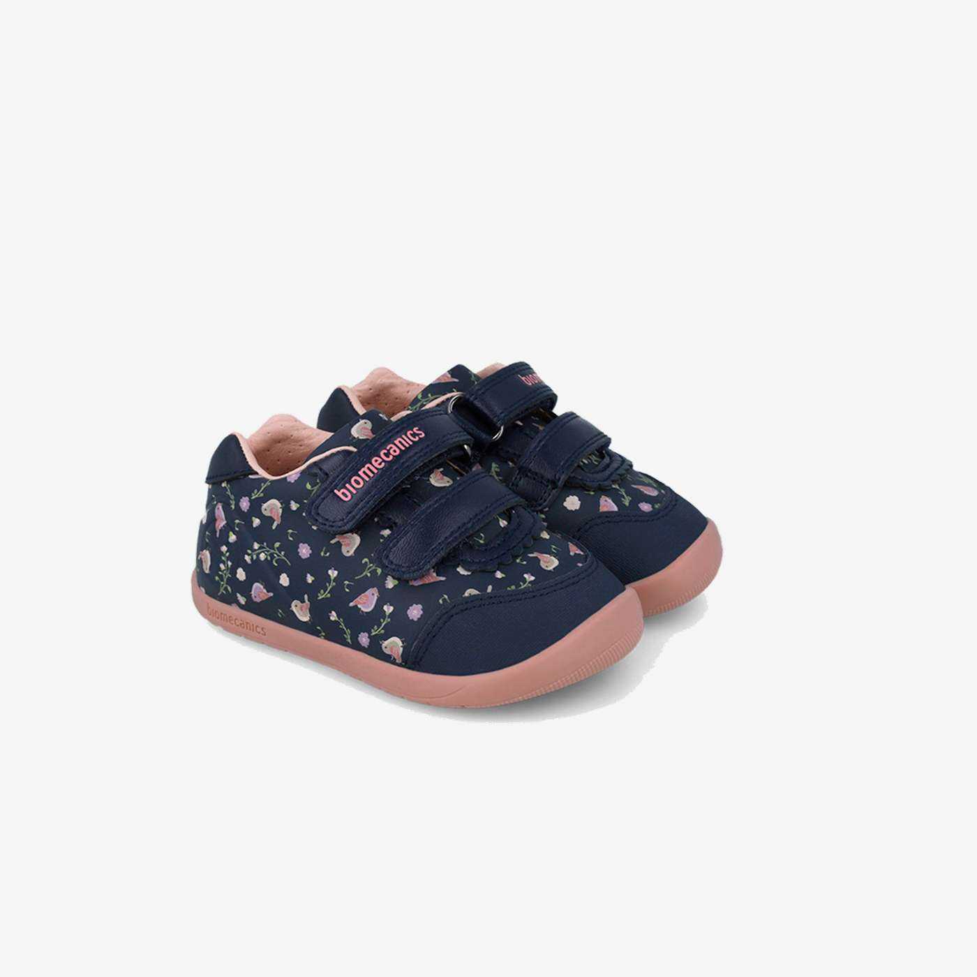 Botita Biomecanics Niña Azul Estampada con Velcro – Línea Wider