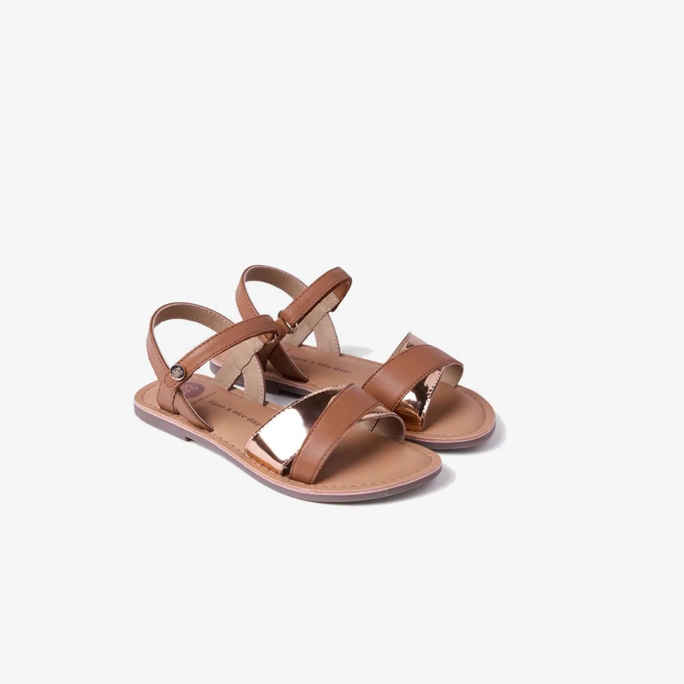 Sandalia en cuero y dorado de la marca Gioseppo con velcro