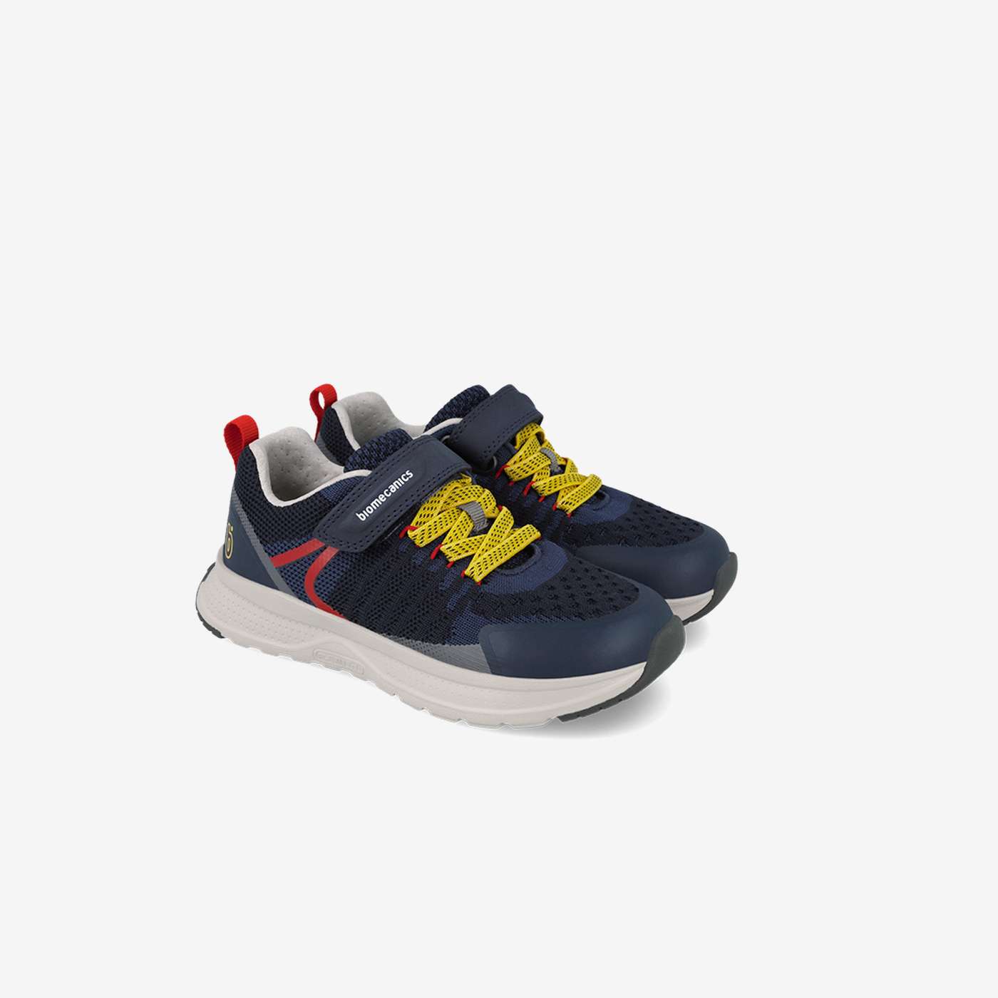 Deportivos casual Biomecanics azul marino con velcro, cordon elastico y puntera reforzada.