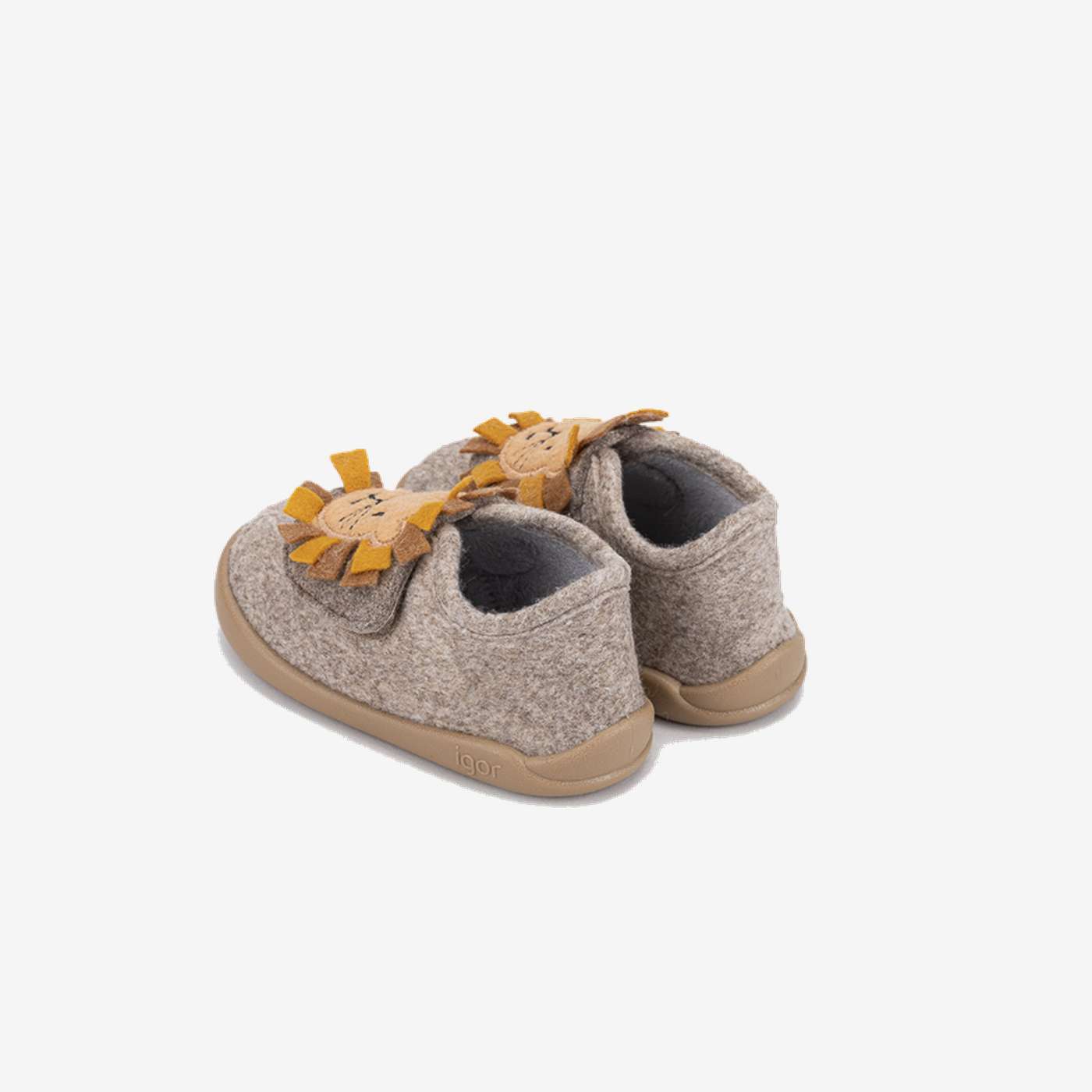 Zapatilla de casa niño leoncito tono turron y respetuosa