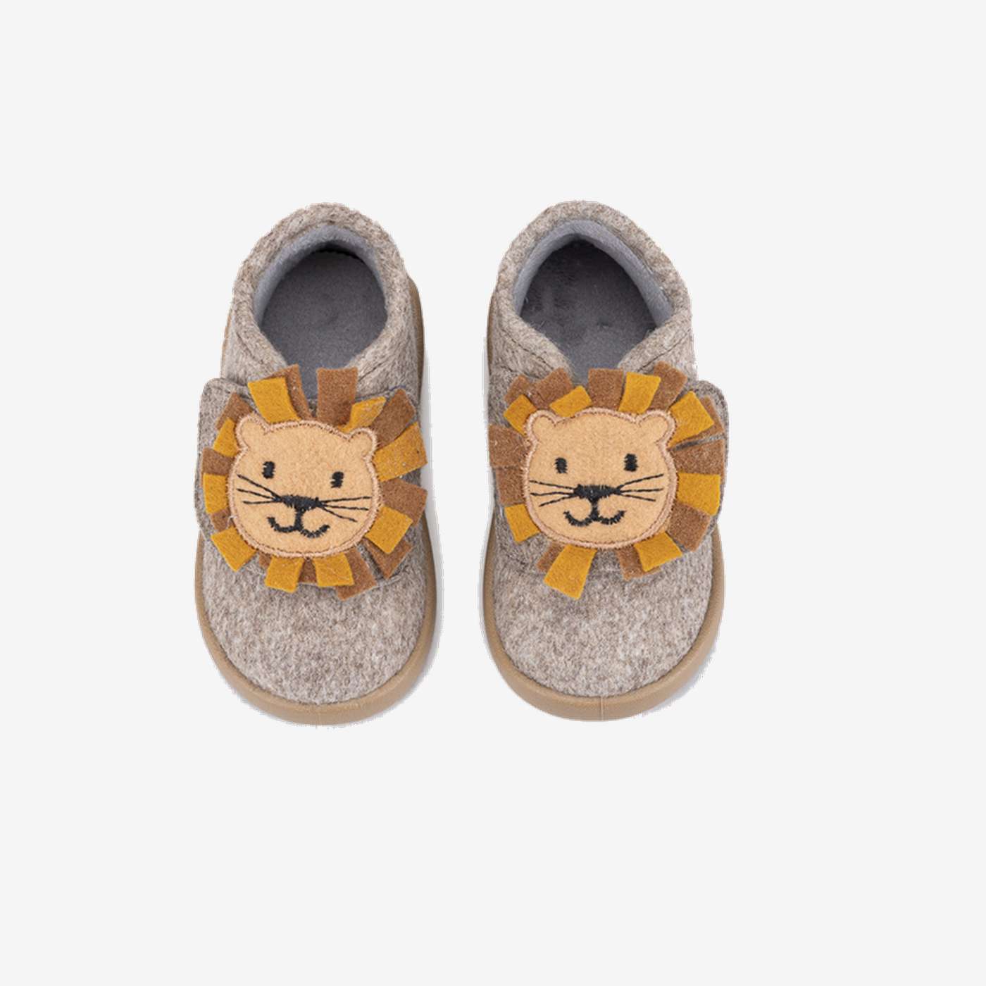 Zapatilla de casa niño leoncito tono turron y respetuosa