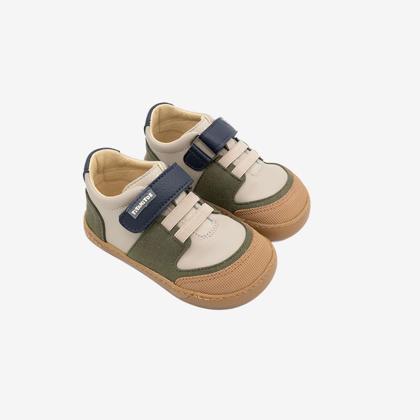 Deportiva urbana respetuosa de Titanitos para niño con velcro combinada
