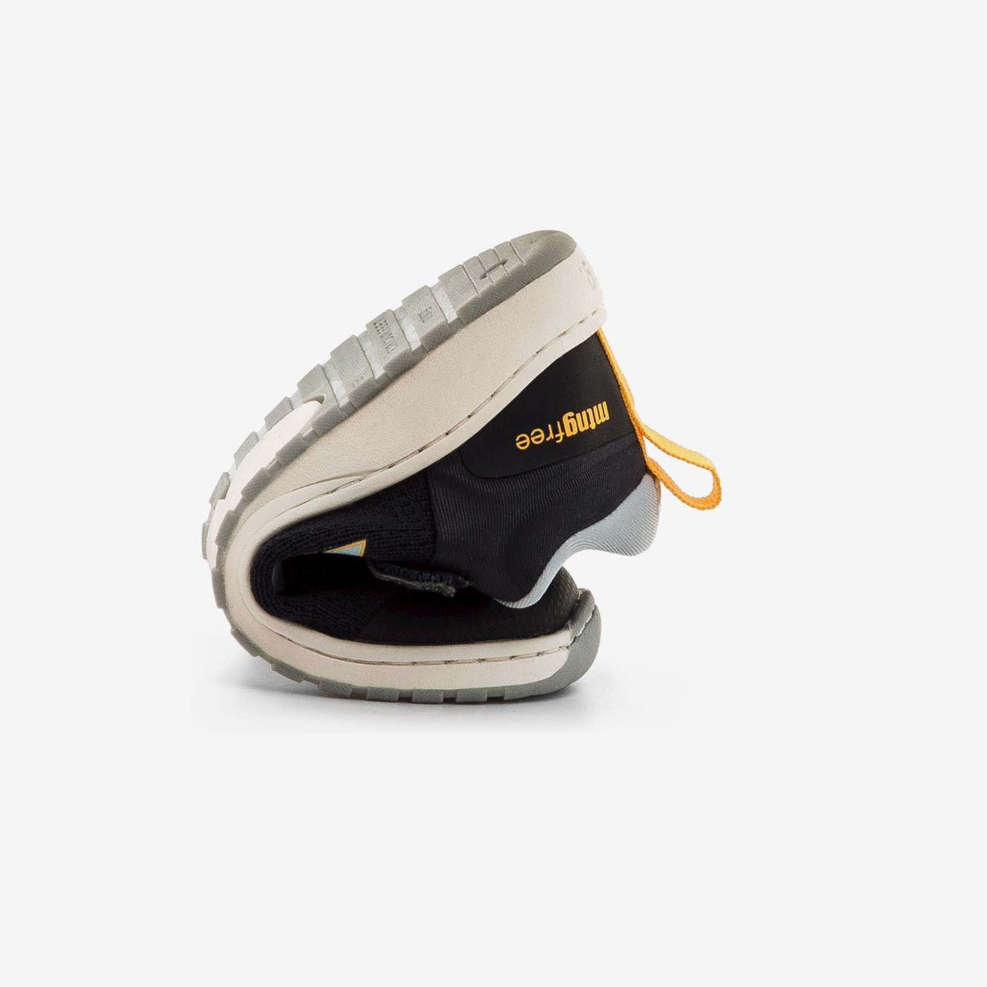 Deportiva barefoot marino Mustang para niños.