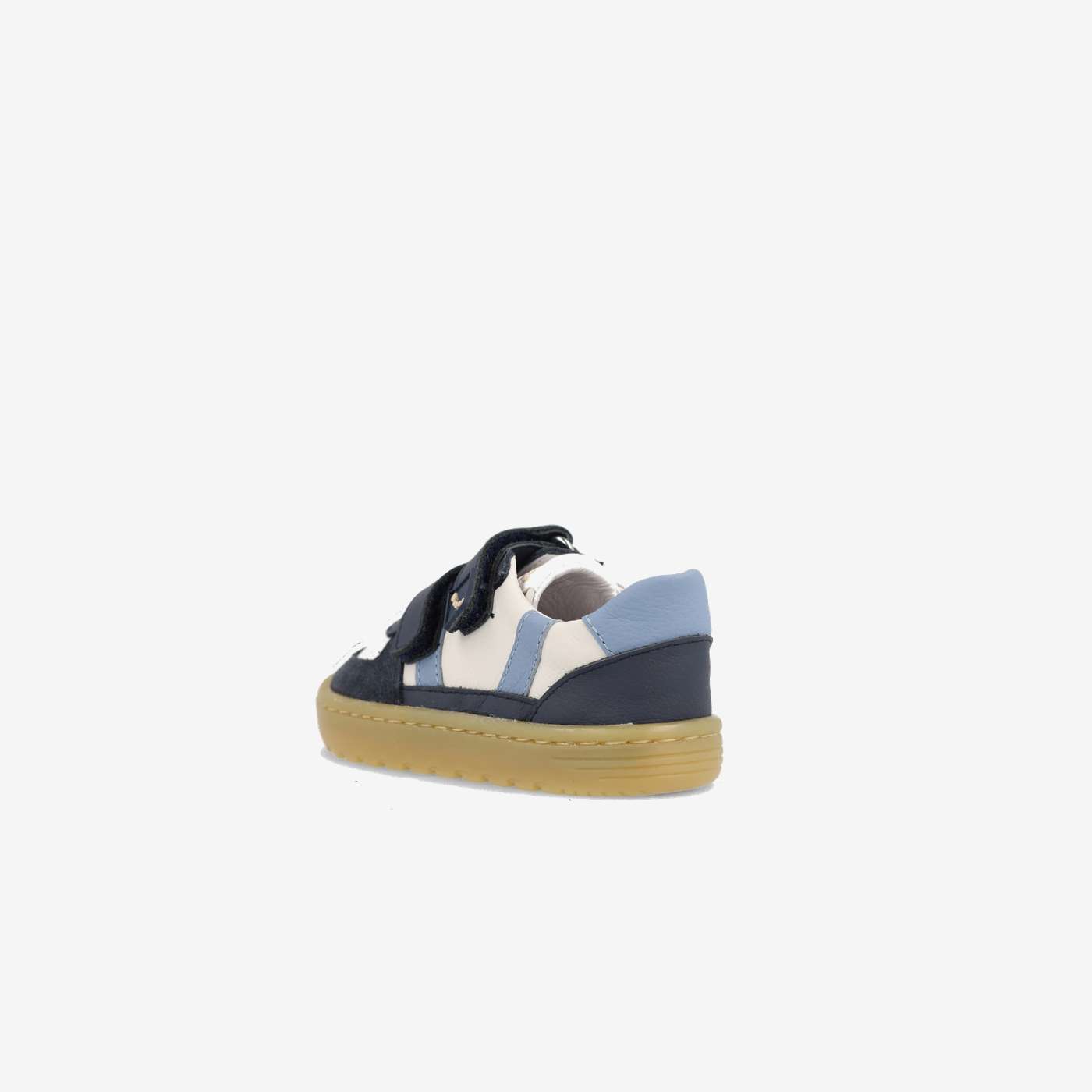 Zapatilla deportiva respetuosa de urbana de Blanditos en blanca y azul.