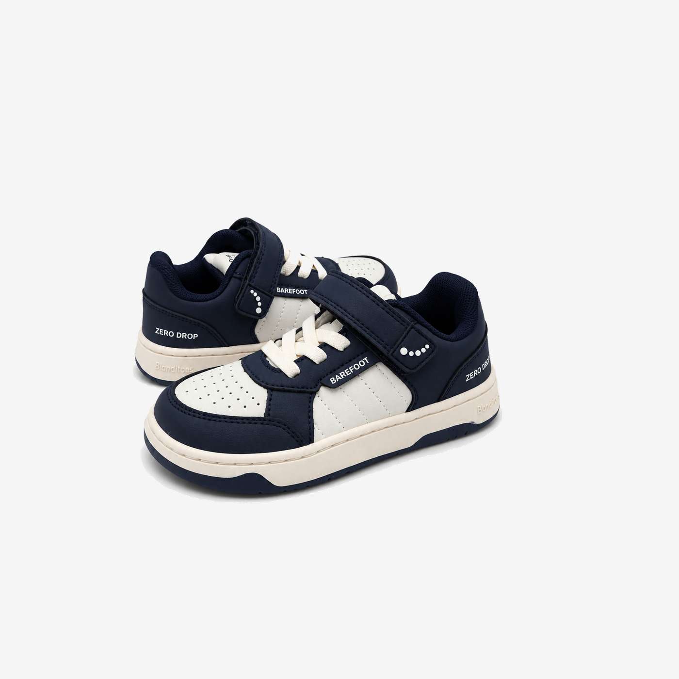 Zapatilla deportiva respetuosa de Blanditos en blanca y azul | Estilo, agarre y comodidad para sus primeros pasos