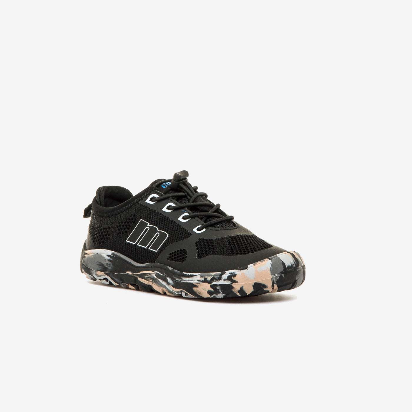 Deportivas Mustang niño ultraligeras y superflex en negro con suela de camuflaje.