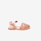 Sandalia menorquina en camel y dorado con velcro de Ria.