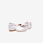 Merceditas de niña de piel nacarado en blanco con velcro.