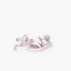 Sandalia de Pablosky de niña en color blanco con tonos en plata con ajuste de hebilla