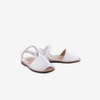 Sandalia Menorquina en piel blanco con Velcro de Ria.