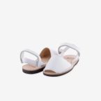 Sandalia Menorquina en piel blanco con Velcro de Ria.