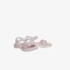 Sandalia de niña en blanco con multicolor con ajuste de velcro de Pablosky.