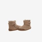 Bota respetuosa de Blanditos unisex en ante camel.