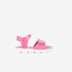 Sandalia de niña de Garvalin fucsia con doble velcro.