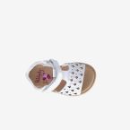 Sandalia respetuosa de niña primeros pasos en color blanco con velcro de Pablosky