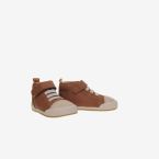 Bota Respetuosa Blanditos en color camel con velcro y elastico.