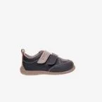 Zapato deportivos de niño respetuoso de Zapy con velcro y puntera reforzada.