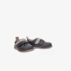 Zapato deportivos de niño respetuoso de Zapy con velcro y puntera reforzada.