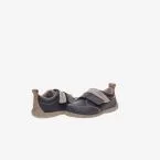 Zapato deportivos de niño respetuoso de Zapy con velcro y puntera reforzada.