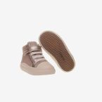 Bota de niña Geox con velcro y puntera reforzada.