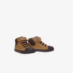 Bota de niño Geox con velcro y puntera reforzada.
