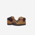 Bota de niño Geox con velcro y puntera reforzada.