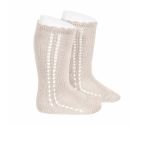 Calcetín alto calado beige Cóndor unisex | Elegancia neutra para días especiales