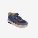 Bota de niño de Biomecancis con velcro y puntera reforzada.