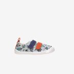Zapato de lona respetuoso con estampado de dibujitos.