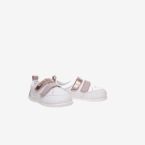 Deportivos respetuoso de niña con velcro y puntera reforzada en blanco y rosa.