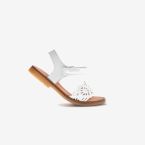 If you are looking for a girls’ school shoe that truly withstands the hustle and bustle of daily school life, this Pablosky model may be just what you need. It is made from leather, which is not only more durable and breathable than synthetic materials, b