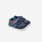 Zapatilla Biomecanics para niño. Línea Wider (horma ancha), doble velcro y puntera reforzada. Ligera, transpirable y con suela antideslizante.