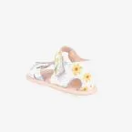 Sandalia blaca con toque de flores en muticolor de Blanditos para niña | Libertad para explorar con dulzura