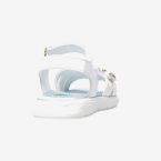 Sandalia de Pablosky en color blanco, lleva doble velcro para un ajuste perfecto.