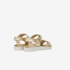 Sandalia Geox de piel para niñas con deseño entrlazado en dorado.