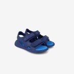 Sandalia con velcro de goma en azul de Biomecanics