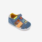 Sandalia de niño divertida en azul combinada con tono naranja de la marca Biomecanics