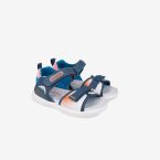 Sandalia de niño con doble velcro en tonos azul, blanco y naranja de Biomecanics.
