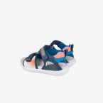 Sandalia de niño con doble velcro en tonos azul, blanco y naranja de Biomecanics.