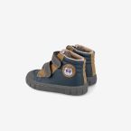 Botin superflexible de Garvalin con doble velcro y puntera reforzada.