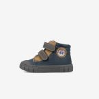 Botin superflexible de Garvalin con doble velcro y puntera reforzada.