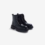 Bota negra niña con tachuelas de Gioseppo.